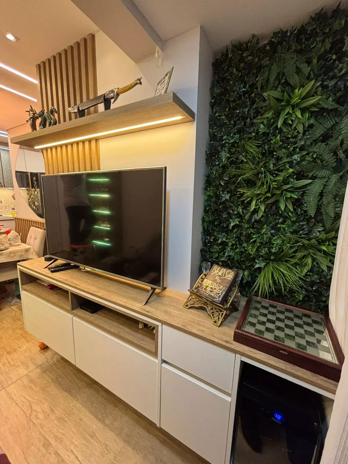 Interior premium com acabamento em pedra 
